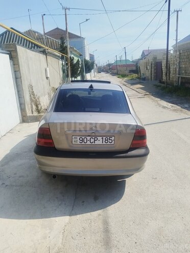 Opel Vectra-4