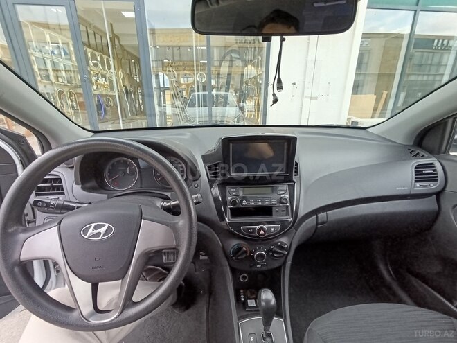 Hyundai Accent-5