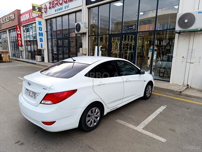 Hyundai Accent-3