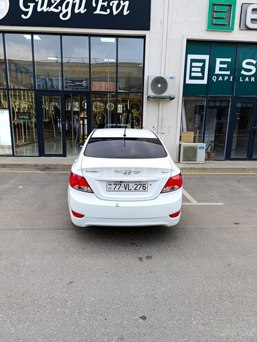 Hyundai Accent-2