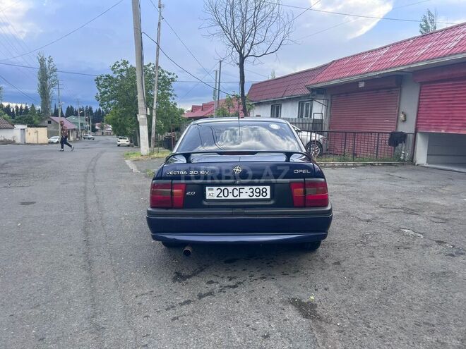 Opel Vectra-4