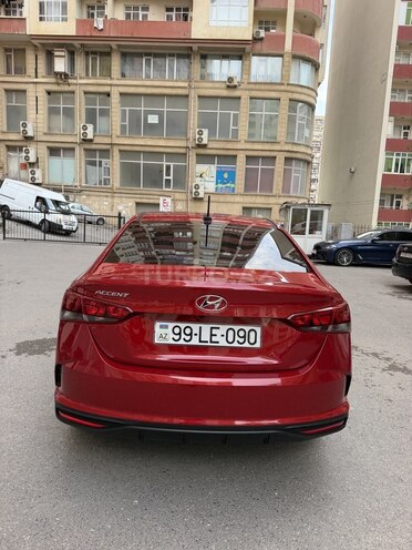 Hyundai Accent-5