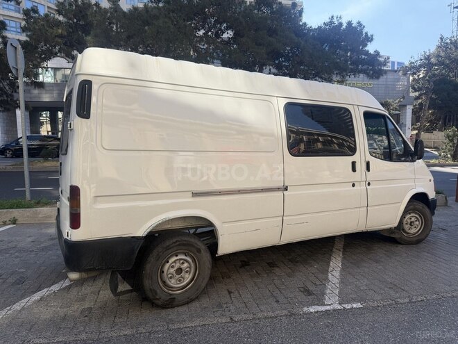 Ford Transit-3