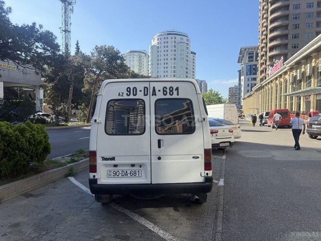 Ford Transit-5