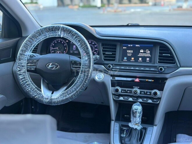 Hyundai Elantra-9