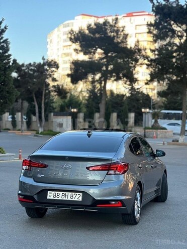 Hyundai Elantra-4