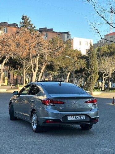 Hyundai Elantra-3