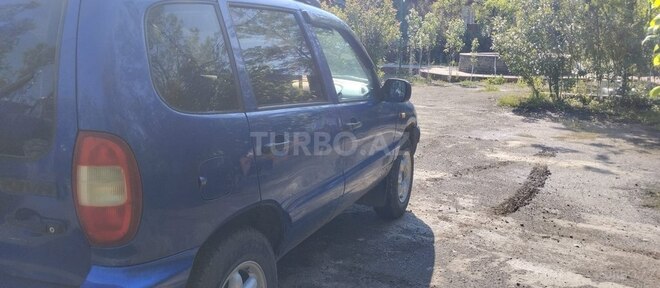 Chevrolet Niva-4