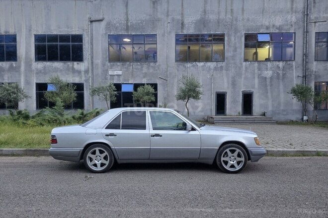 Mercedes E 220-2
