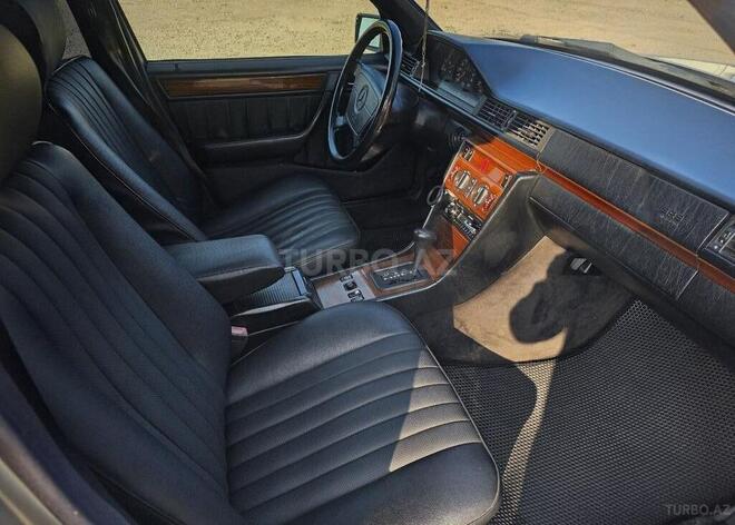Mercedes E 220-3