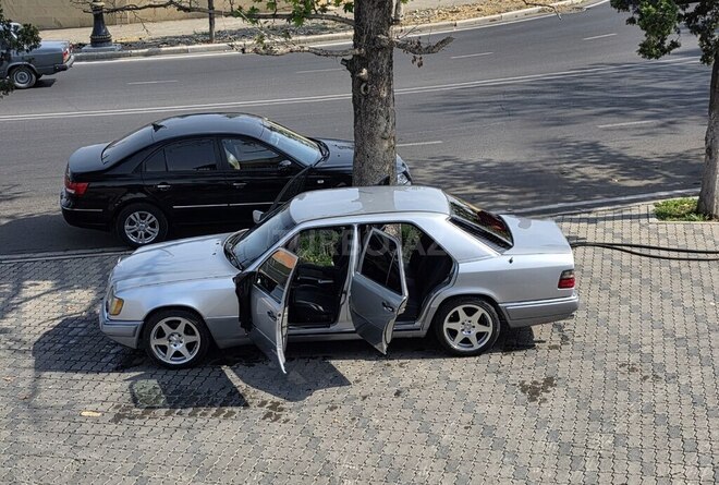 Mercedes E 220-4