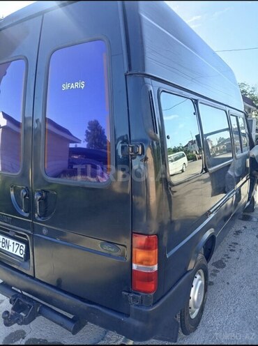 Ford Transit-10