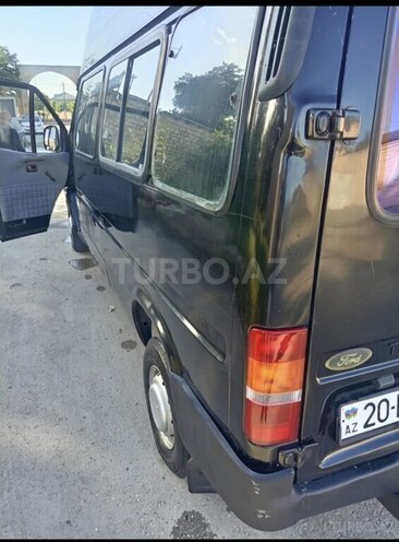 Ford Transit-9