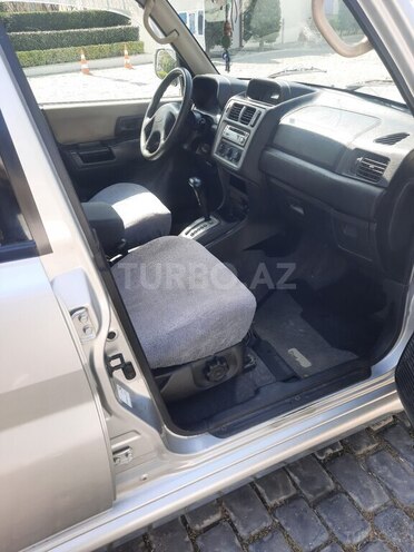 Mitsubishi Pajero io-3