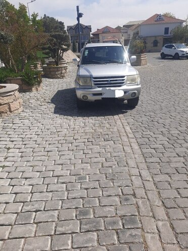 Mitsubishi Pajero io-1
