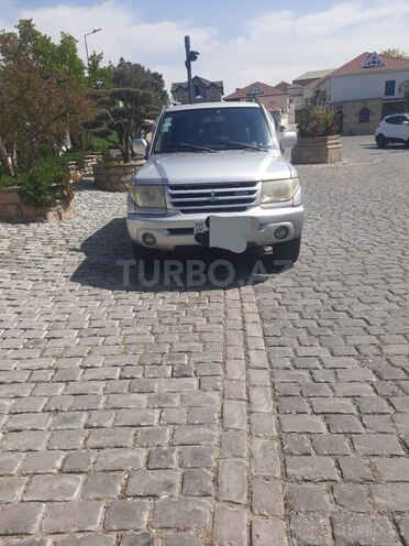 Mitsubishi Pajero io-7