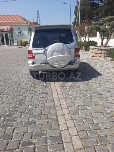 Mitsubishi Pajero io-8