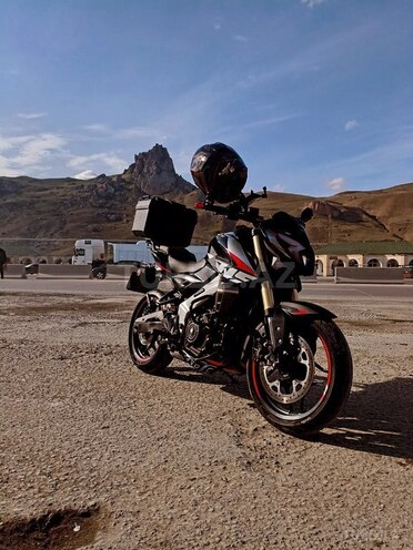 Bajaj Pulsar NS 400-8