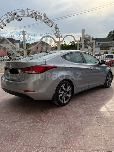 Hyundai Elantra-6