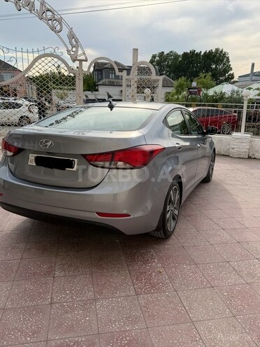 Hyundai Elantra-8