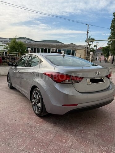 Hyundai Elantra-9