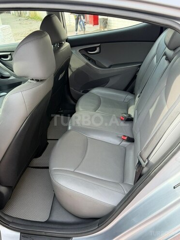 Hyundai Elantra-10