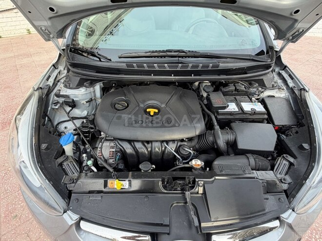 Hyundai Elantra-15