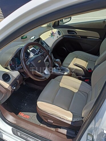 Chevrolet Cruze-13