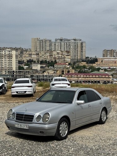 Mercedes E 220-4