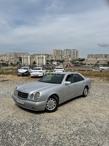 Mercedes E 220-2