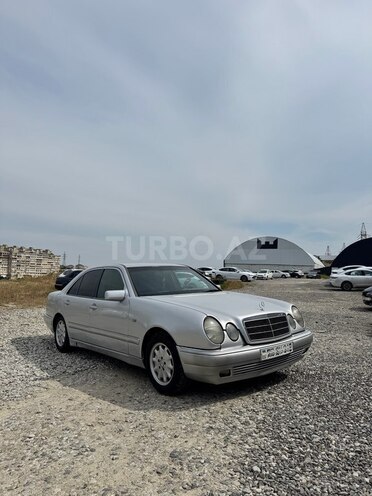 Mercedes E 220-3