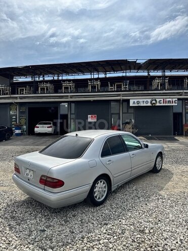 Mercedes E 220-5