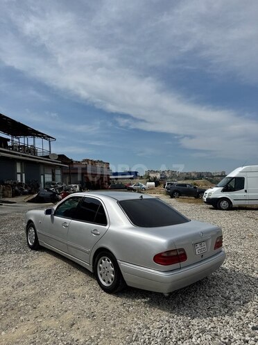 Mercedes E 220-6