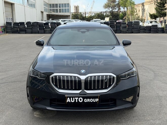 BMW i5-1