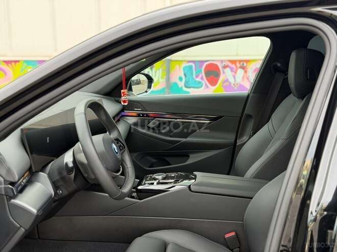 BMW i5-11