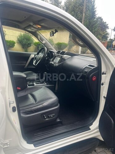 Toyota Land Cruiser Prado-8