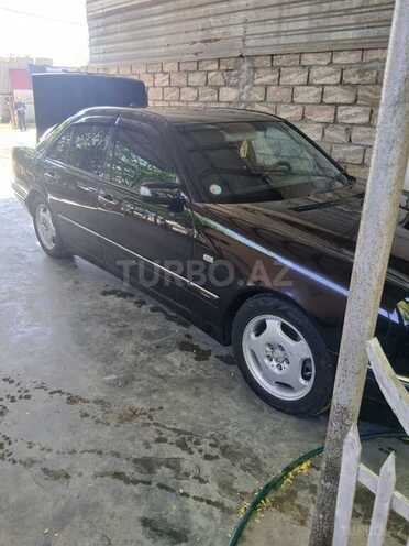 Mercedes E 280-4