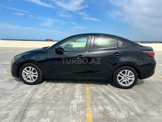 Toyota Yaris iA-4