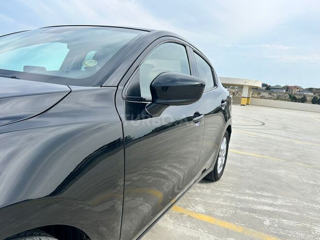 Toyota Yaris iA-15