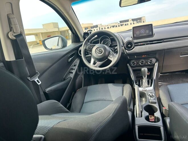 Toyota Yaris iA-5