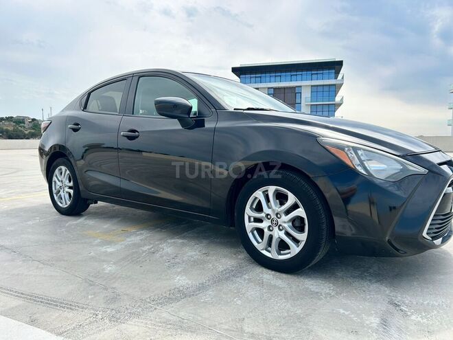 Toyota Yaris iA-17