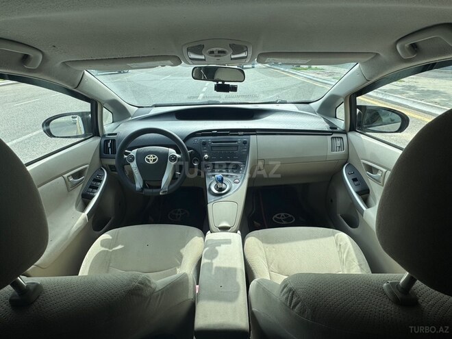 Toyota Prius-8
