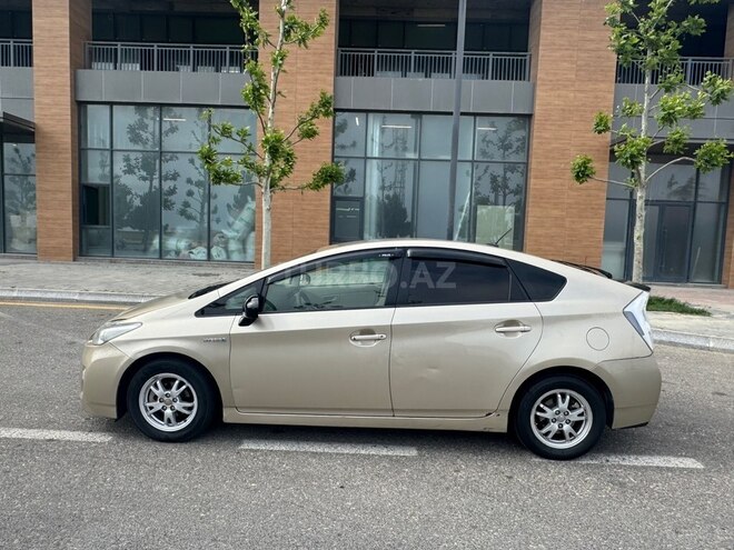 Toyota Prius-5