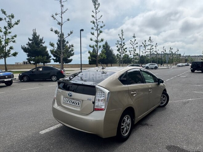 Toyota Prius-4