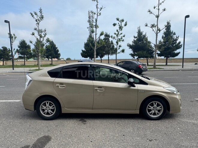Toyota Prius-6