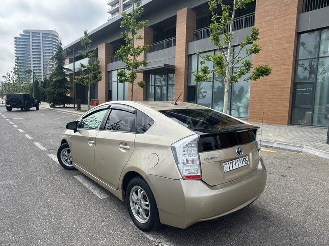 Toyota Prius-3