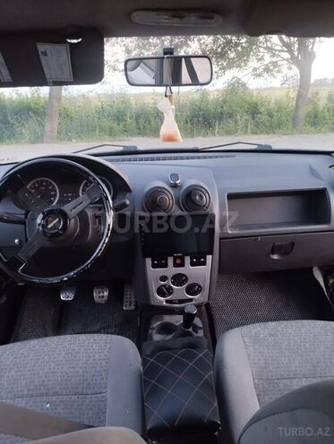 Renault Logan-10