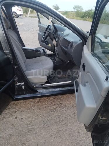 Renault Logan-5