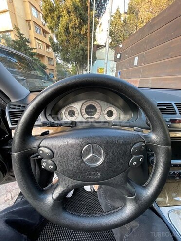 Mercedes E 280-11