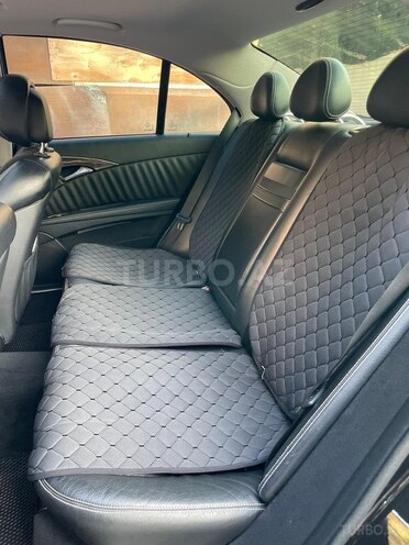 Mercedes E 280-8